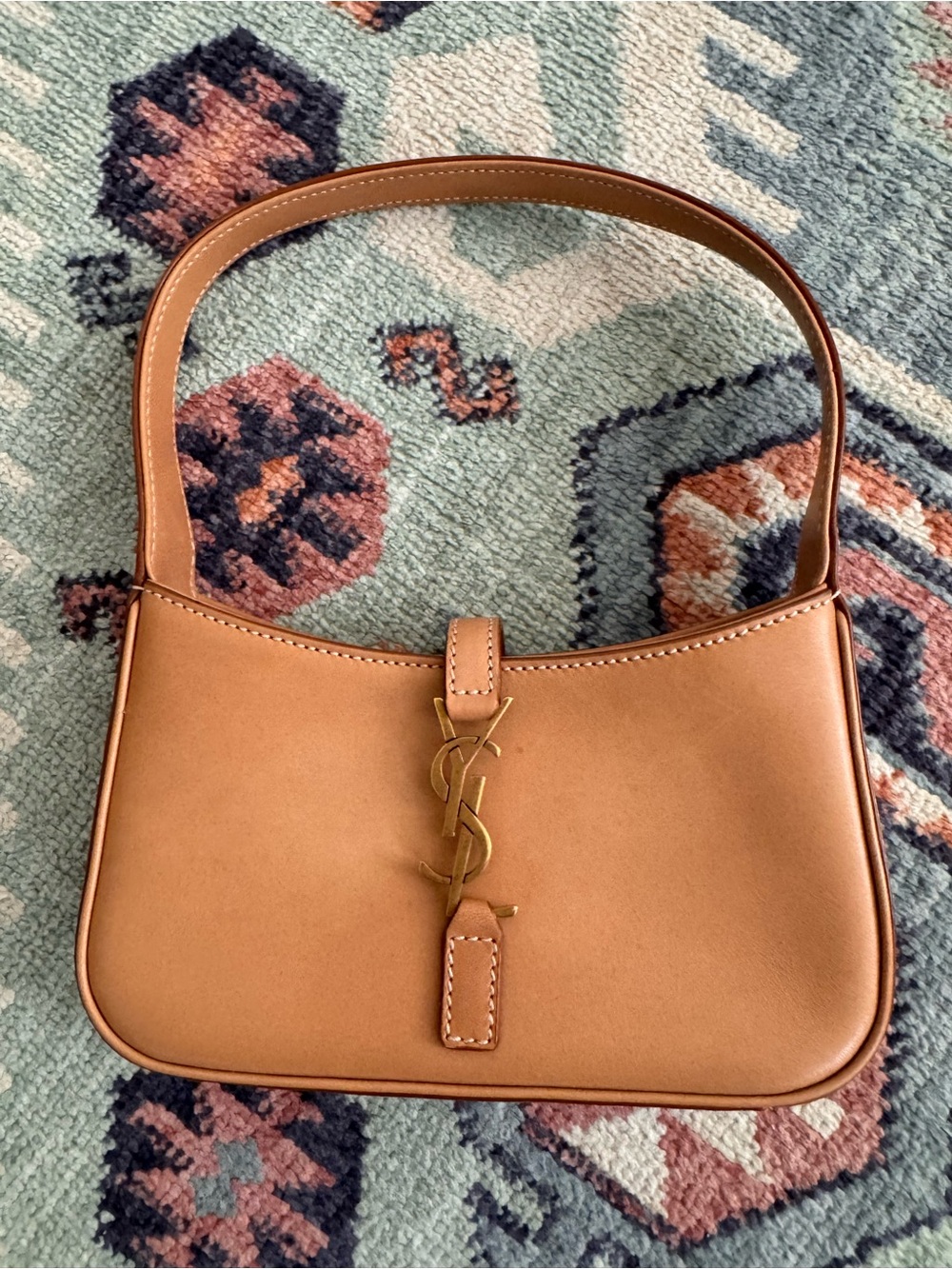 Saint Laurent Le 5 à 7 hobo shouler bag